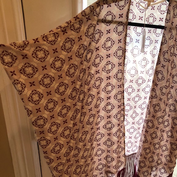 Beautiful brand new top. - Picture 5 of 5